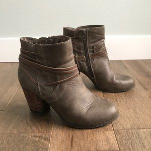 Madden Boots with Heel and Zipper - Brown - Danaee / DANA01J1 - Women's Size 9M